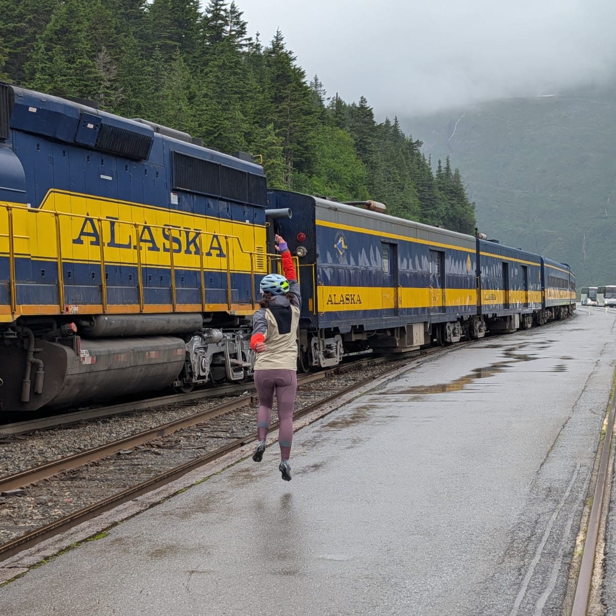 Ekspedycja Alaska 2026
Epizod 2: Anchorage – Valdez

Po dwóch dniach w Anchorage nasze kółka skierowaliśmy w stronę… dwo